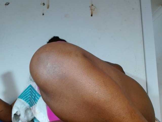 Lähettää kuvakaappauksia BigBustyBlack