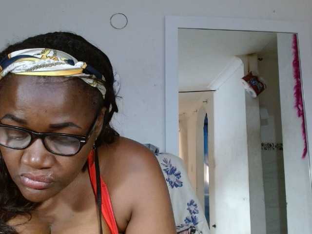 Lähettää kuvakaappauksia BigBustyBlack