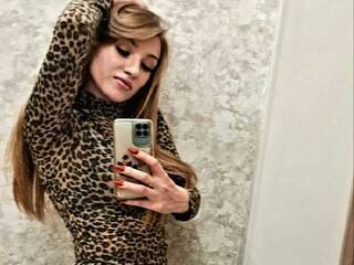 Eroottinen videokeskustelu Black-Wine