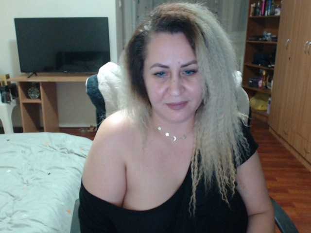 Kuvat BlondeElla 1000 tokens who want me and love me