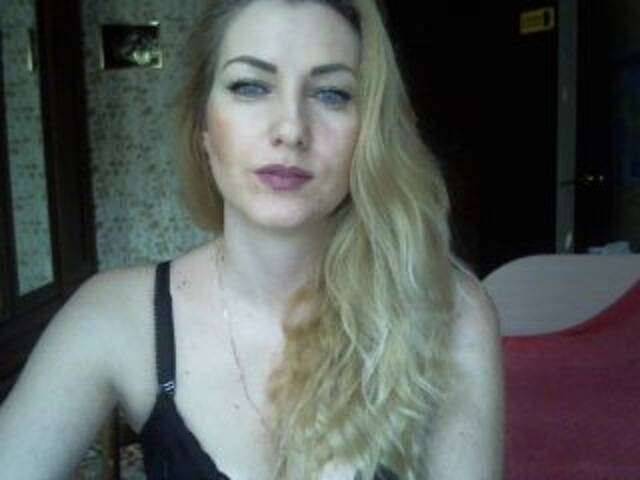 Lähettää kuvakaappauksia blondyle