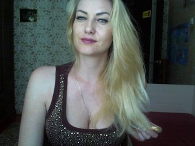 Lähettää kuvakaappauksia blondyle