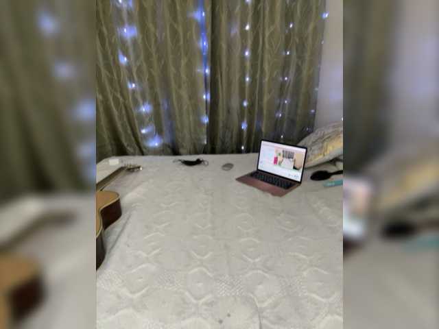 Lähettää kuvakaappauksia _Layla_