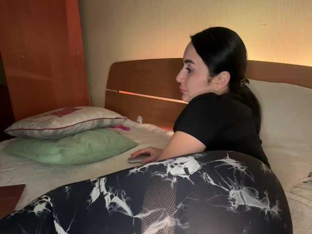 Lähettää kuvakaappauksia _Layla_