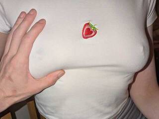 Eroottinen videokeskustelu Almond_milk