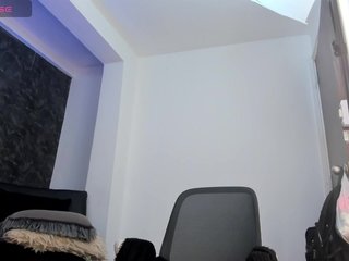 Eroottinen videokeskustelu BeshaMoore