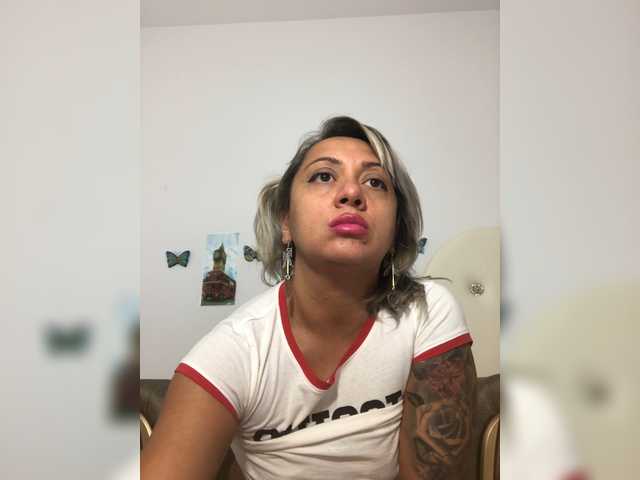 Lähettää kuvakaappauksia SquirtyDiva