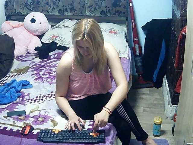 Kuvat BrendaLeeah new blondy different girl if you wish to know me come in my room