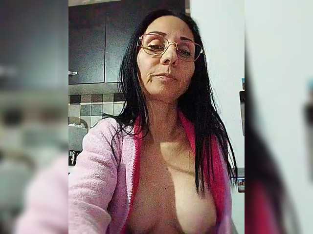 Lähettää kuvakaappauksia Brunetasexy1