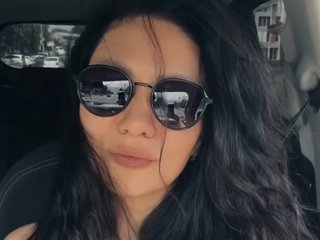 Eroottinen videokeskustelu F_A_M_E