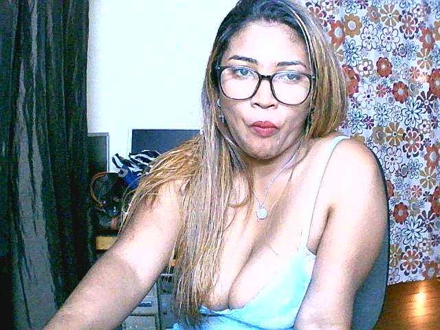 Kuvat butterfly007 hello guys ,lets play too hot,any flash 20tkn,twerk panty off 35tkn,naked 50tkn .squirt 100tkn,come to privat show for funny