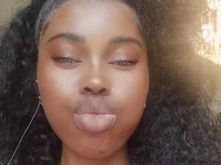 Eroottinen videokeskustelu CaramelCandy