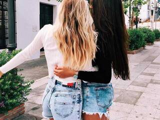 Eroottinen videokeskustelu carenine