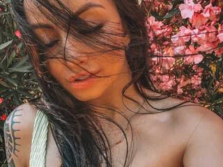 Eroottinen videokeskustelu Caylin