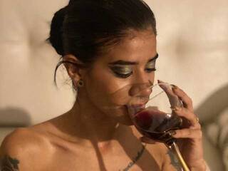 Eroottinen videokeskustelu Cedrela