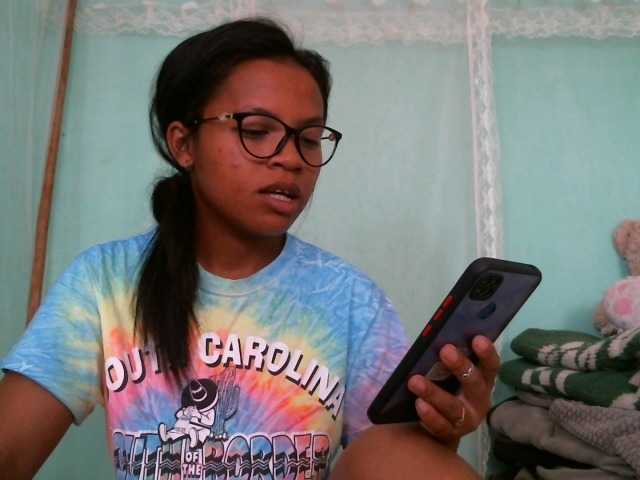 Lähettää kuvakaappauksia Chaima-6