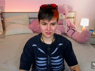 Eroottinen videokeskustelu CharlieeAdams