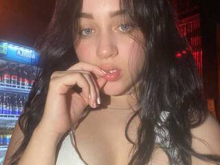 Eroottinen videokeskustelu Chloe-Adams19