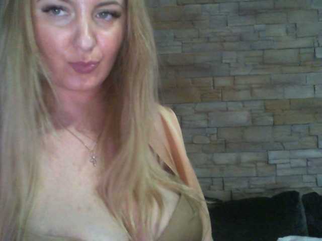 Lähettää kuvakaappauksia ChristinaHotX