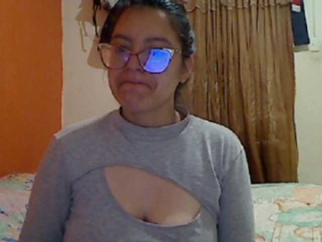 Kuvat cleohot latina#boobs#ass#glasses#cum#feet#lovense