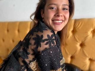 Eroottinen videokeskustelu Cloe-Flower