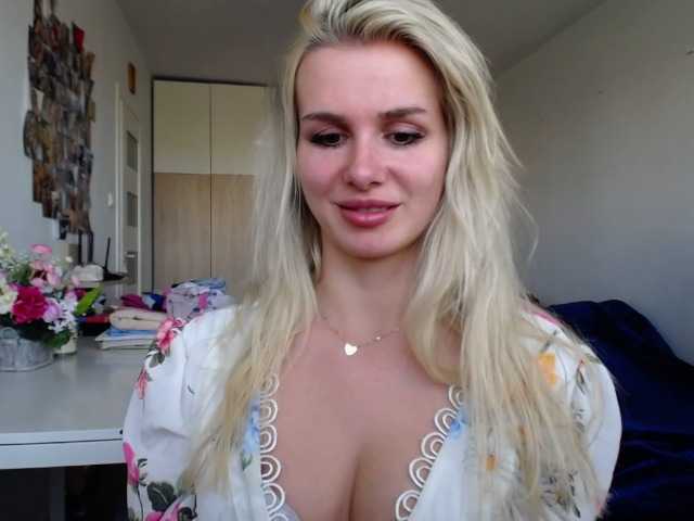 Lähettää kuvakaappauksia Cornelia22hot