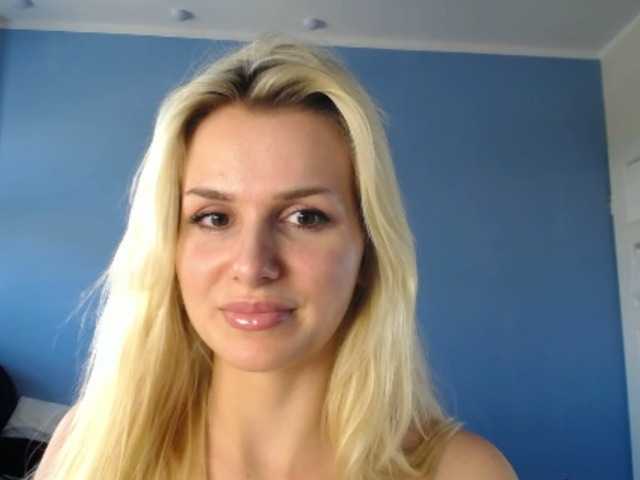Lähettää kuvakaappauksia Cornelia22hot