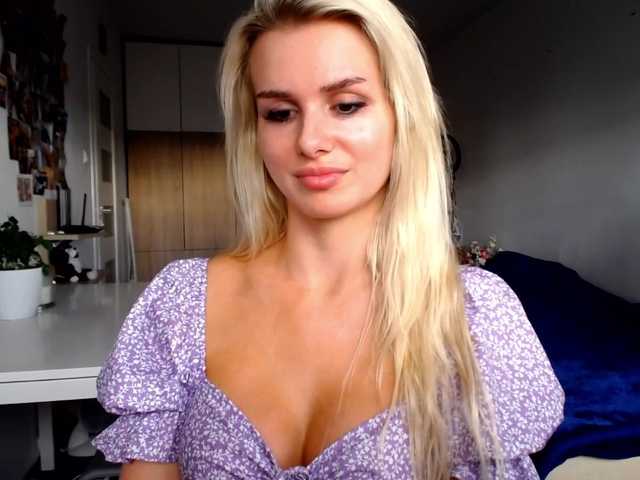 Lähettää kuvakaappauksia Cornelia22hot