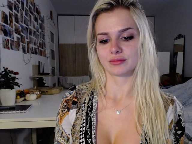 Lähettää kuvakaappauksia Cornelia22hot