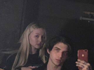 Eroottinen videokeskustelu couplebubble