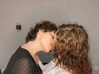 Eroottinen videokeskustelu couplesilkk