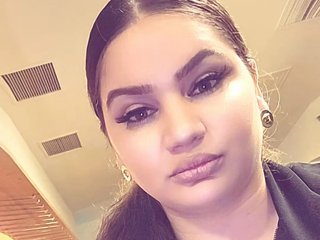 Eroottinen videokeskustelu Curvy-Delight