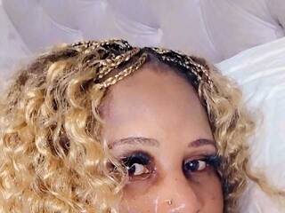 Eroottinen videokeskustelu Curvybae