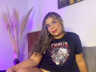 Eroottinen videokeskustelu Danhia