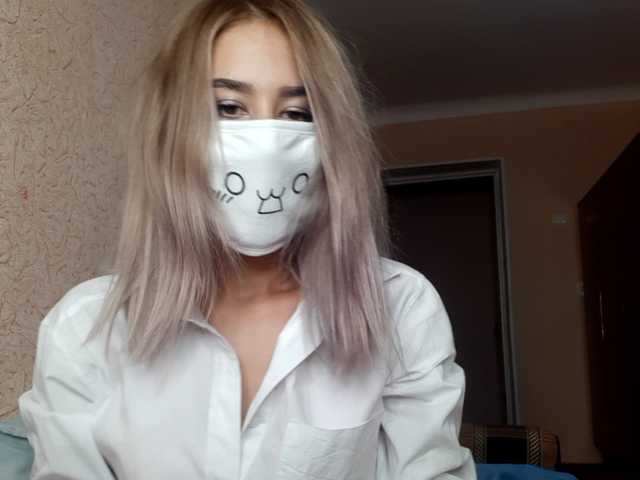 Lähettää kuvakaappauksia Danielle-mikk