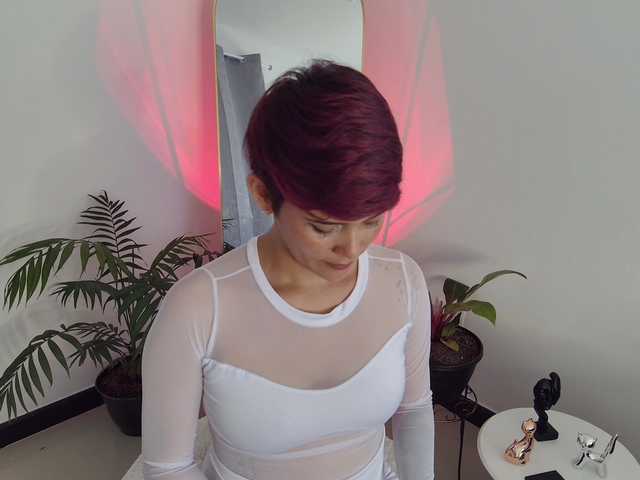 Lähettää kuvakaappauksia DannaCartier