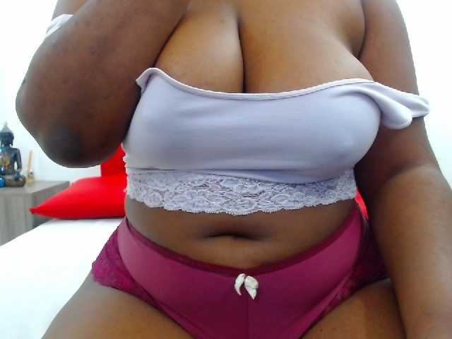Kuvat DarnellQueen Run your tongue through my body make your way down to my #pussy and endulge yourself with my body @goal #squirt #ride #dildo / #bbw #latina #lush #hitachi #bigass #bigboobs #ebony