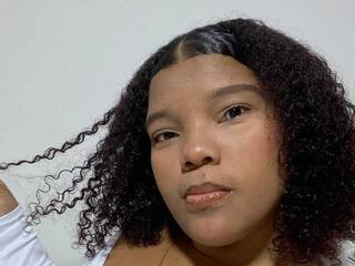 Eroottinen videokeskustelu DayanRoux