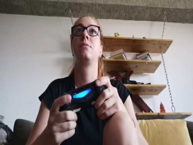 Lähettää kuvakaappauksia DeeanaEvans