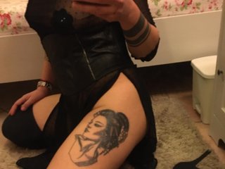 Eroottinen videokeskustelu DesireeGold