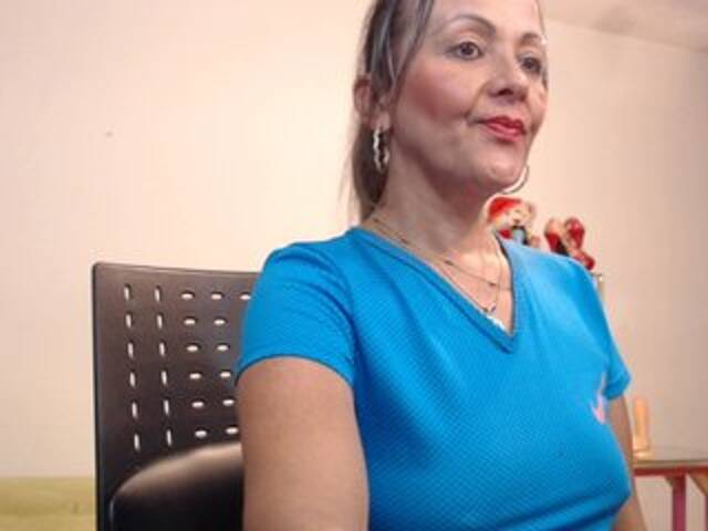 Lähettää kuvakaappauksia SquirtNstyGrl