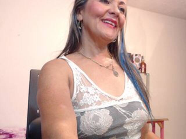 Lähettää kuvakaappauksia SquirtNstyGrl