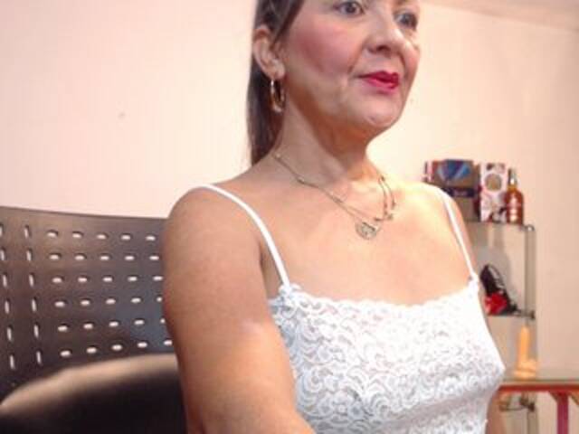 Lähettää kuvakaappauksia SquirtNstyGrl