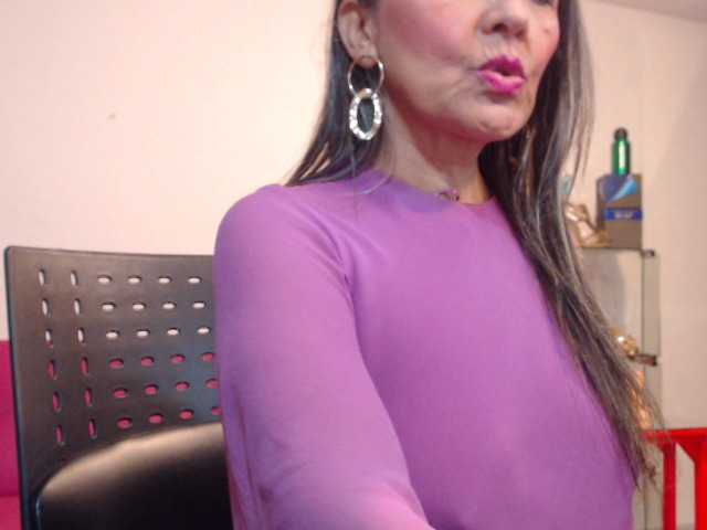 Lähettää kuvakaappauksia SquirtNstyGrl