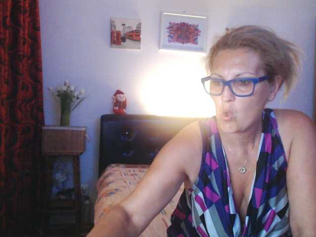 Kuvat Angel_Dm_Milf welcome guys♥let´s enjoy a good moment together, your tips make me undress and make me cum&squirt for you ;) For see tipmenu type /tipmenu #orgasm #squirt #bigboobs #lovense #bigass