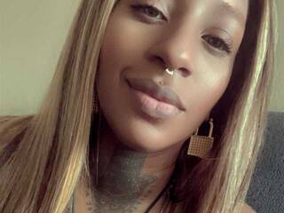 Eroottinen videokeskustelu DomCherrired