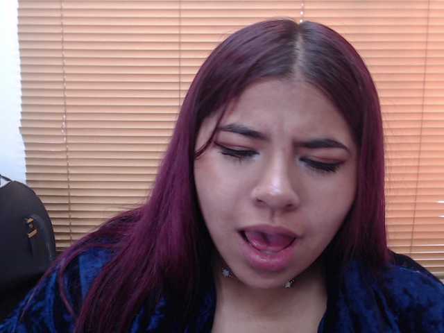 Kuvat Dulce-cloe Helloooo @topples @naked Kill me of pleasure LUSH ON !! - Goal is : Naked #latin #bigass #shy #bbw #office"