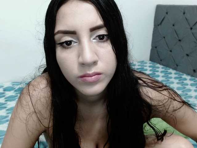 Lähettää kuvakaappauksia DulceMariaa