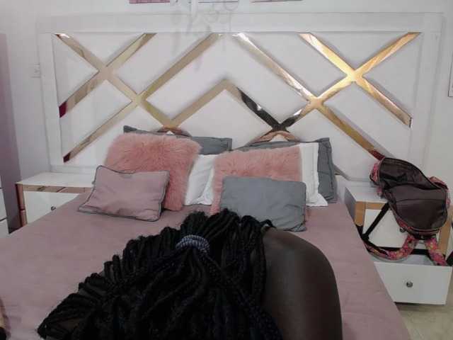 Kuvat Ebony-Queen19 Welcome to my room I'm new I'm hot and ready for fun