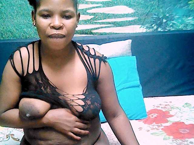 Kuvat ebonygold92 hlw everyone lets have funs guys mess my room with tokens thank u....